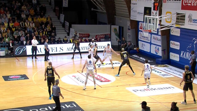 Kampioen Oostende Krijgt Pak Rammel In Mechelen, Limburg United Is Nu ...