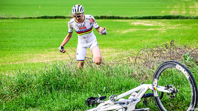 Niemand zat dichter op val van Pogacar dan Belgische fotograaf, die
