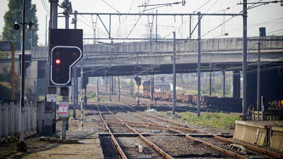Criminal investigation launched after stones are thrown at trains VRT