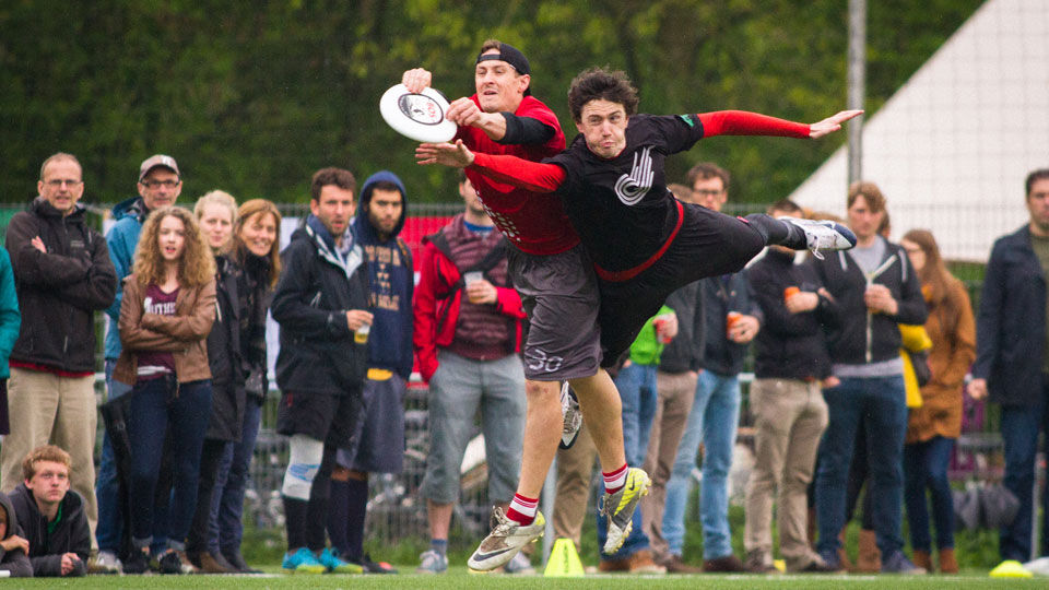 Ultimate Frisbee is een atletische sport waarbij de disc vangen cruciaal is. 