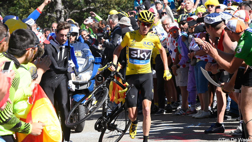 Chris Froome loopt de Mont Ventoux op.