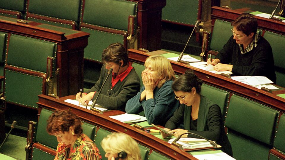 70 jaar geleden mochten vrouwen voor het eerst gaan stemmen | VRT NWS