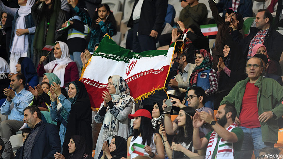 Iraniërs steunen hun land in de oefenmatch tegen Turkije.