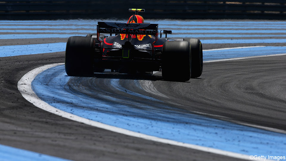 De Red Bull-wagen van Max Verstappen op het circuit Paul Ricard.