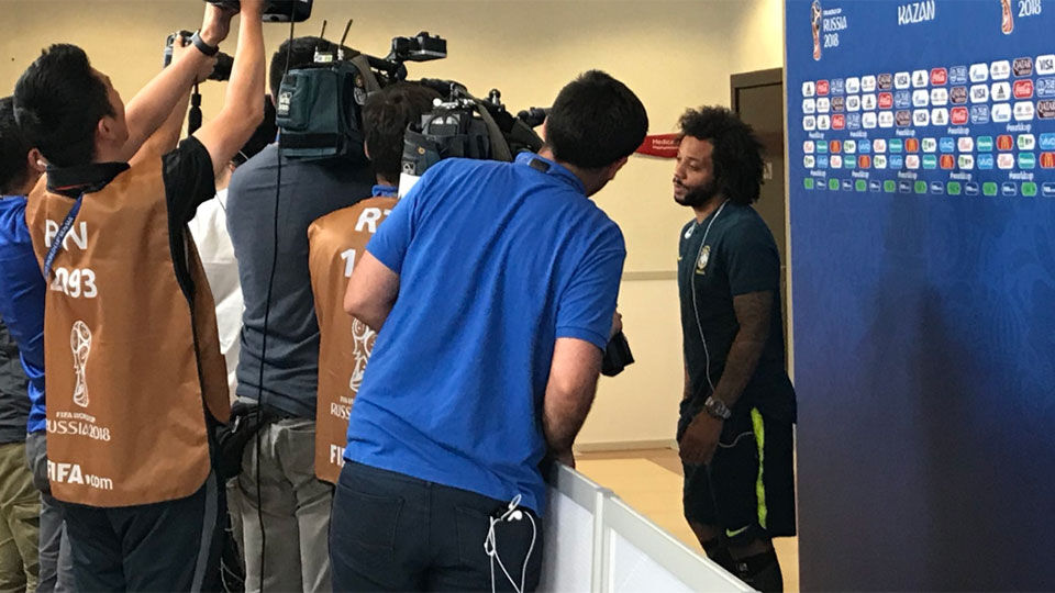 Marcelo praat met de pers.