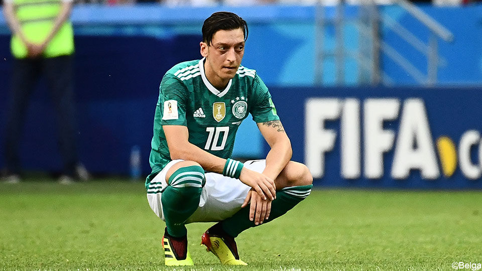 Een misnoegde Mesut Özil stopte na het WK als international.