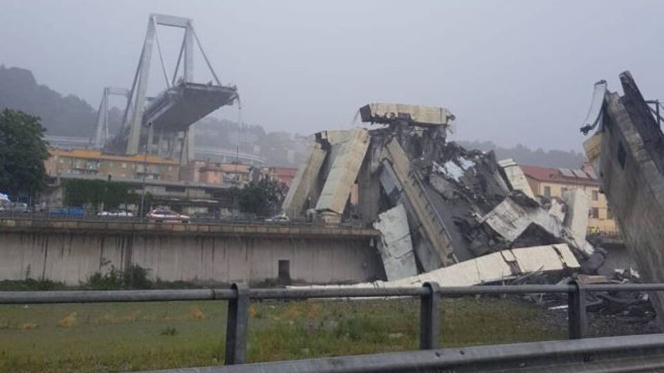 Brug ingestort in Genua VRT NWS nieuws