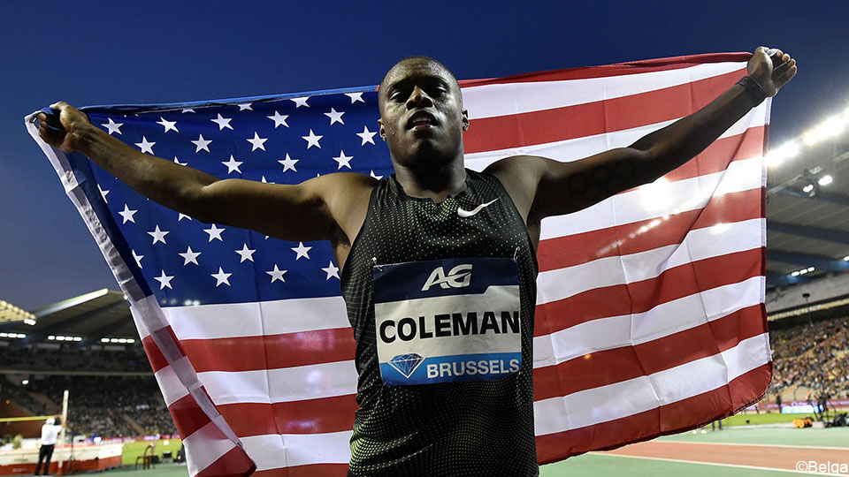 Coleman toont de Amerikaanse vlag na zijn triomf in Brussel.
