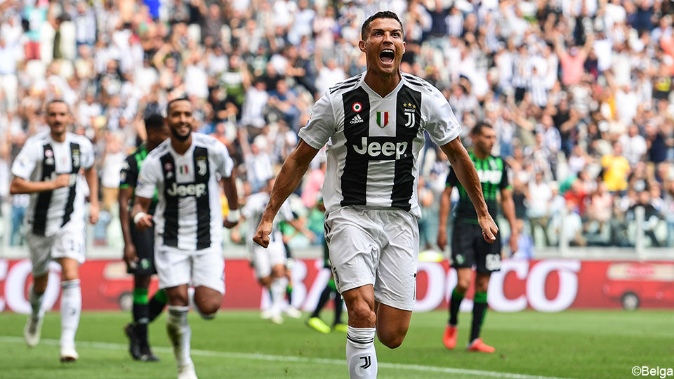 Ronaldo is zeer blij met zijn eerste doelpunt voor Juventus. 