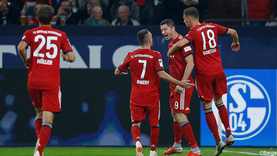 Bayern viert op het veld van Schalke.