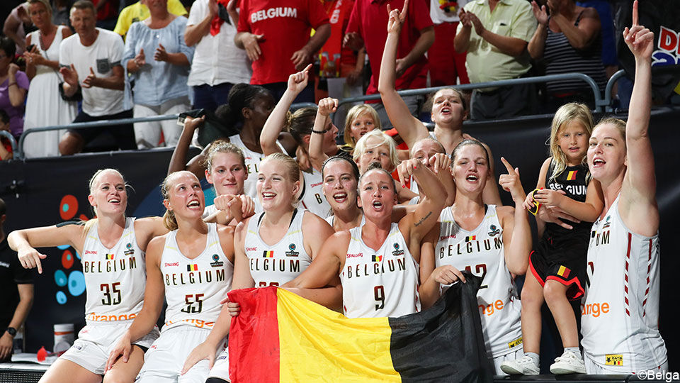 De Belgian Cats na de zege tegen Frankrijk in de kwartfinales van het WK.