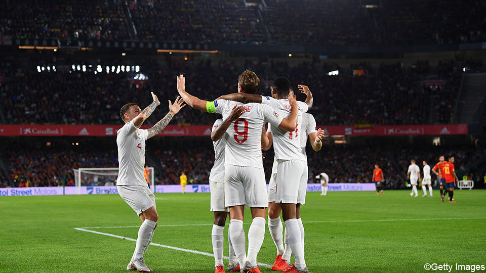 Engeland spelers bouwen feestje tegen Spanje.