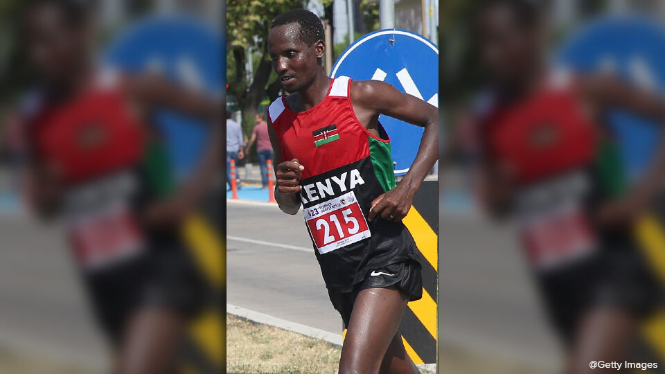 De Keniaan Abraham Kiptum loopt in een wedstrijd.