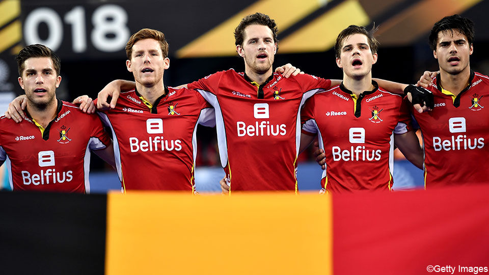 De Red Lions zingen het volkslied voor een WK-match.