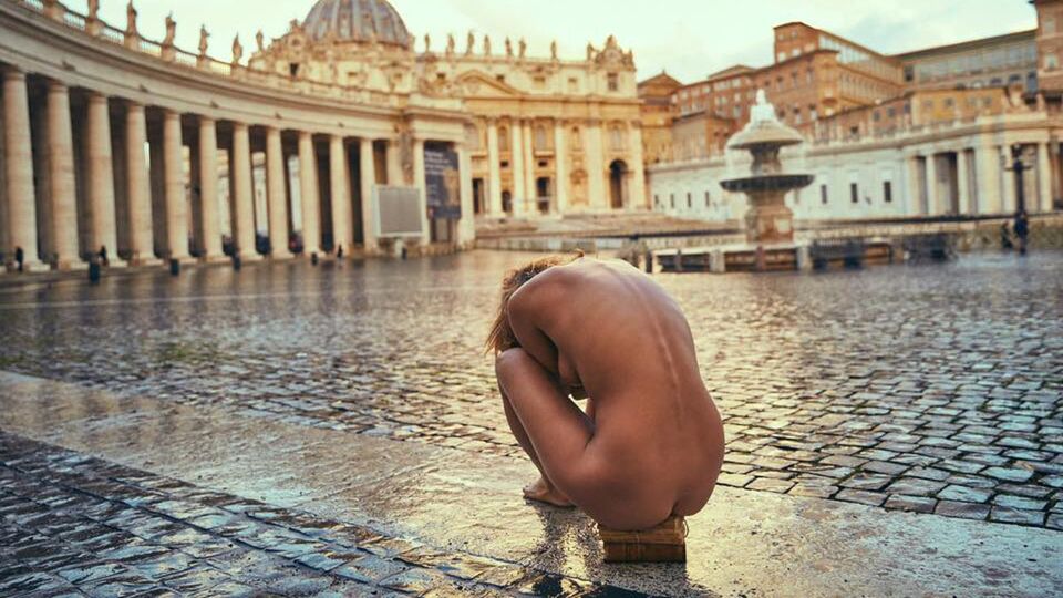 extraordinary nudes outdoor