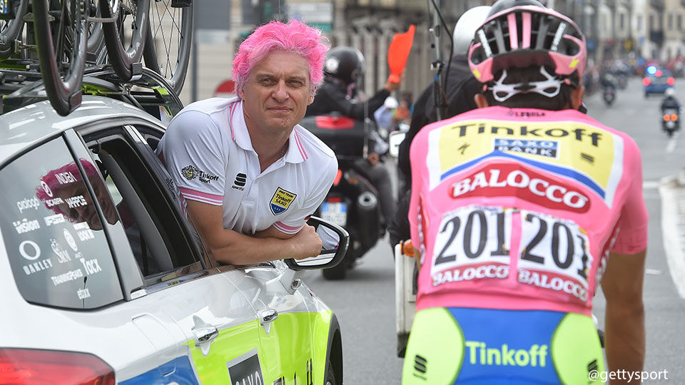Oleg Tinkov vierde Contadors Giro-zege in 2015 met gepast roze haar.