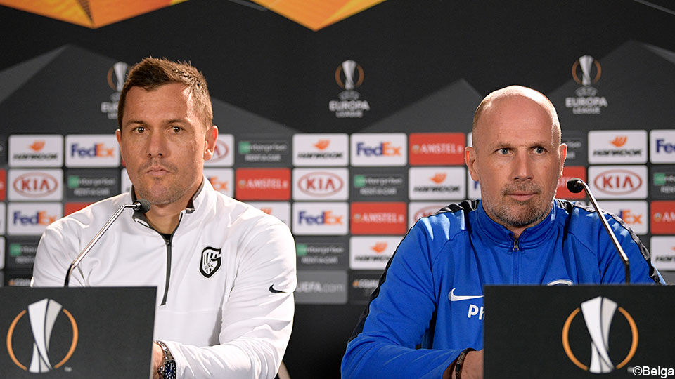 Doelman Vukovic en coach Clement tijdens de persconferentie.