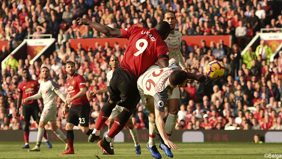 Romelu Lukaku in actie tegen Liverpool.