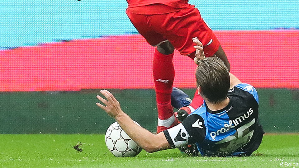 Het beruchte onopzettelijke handspel van Ruud Vormer tegen Standard in 2018.