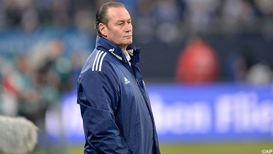 Huub Stevens is niet aan zijn proefstuk toe als Schalke-coach.