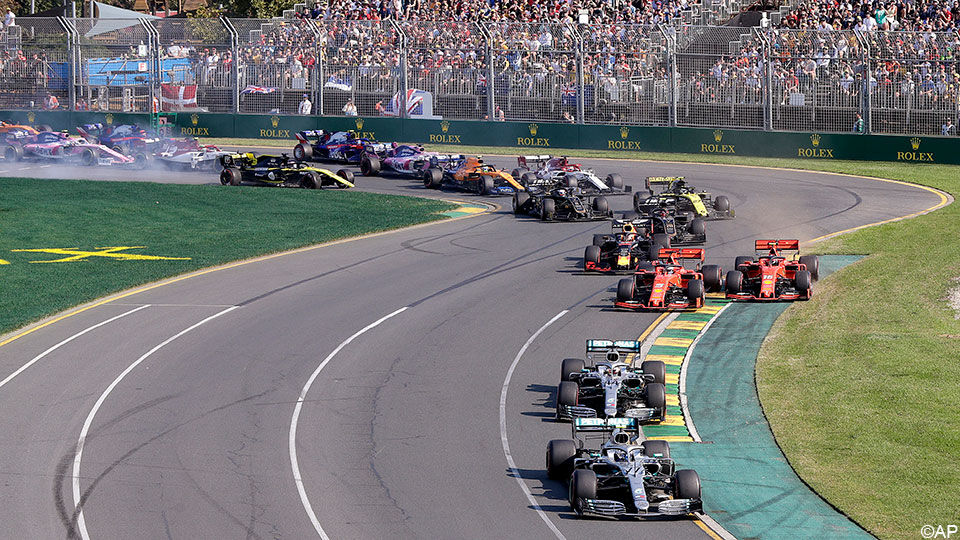 De 1e van 21 F1-races van 2019 is net op gang geschoten in Australië.