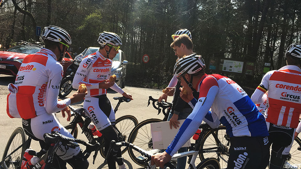Van der Poel verkende vandaag het parcours van de Ronde met zijn ploegmaten.