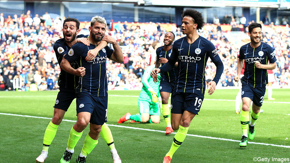 Vreugde bij Manchester City na de 0-1 van Agüero.