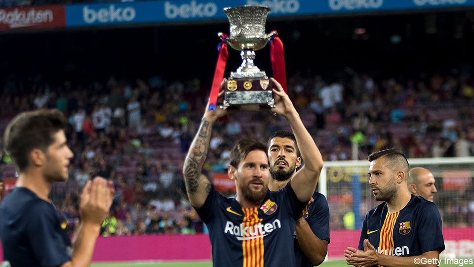 Vorig seizoen mocht FC Barcelona de trofee liften.