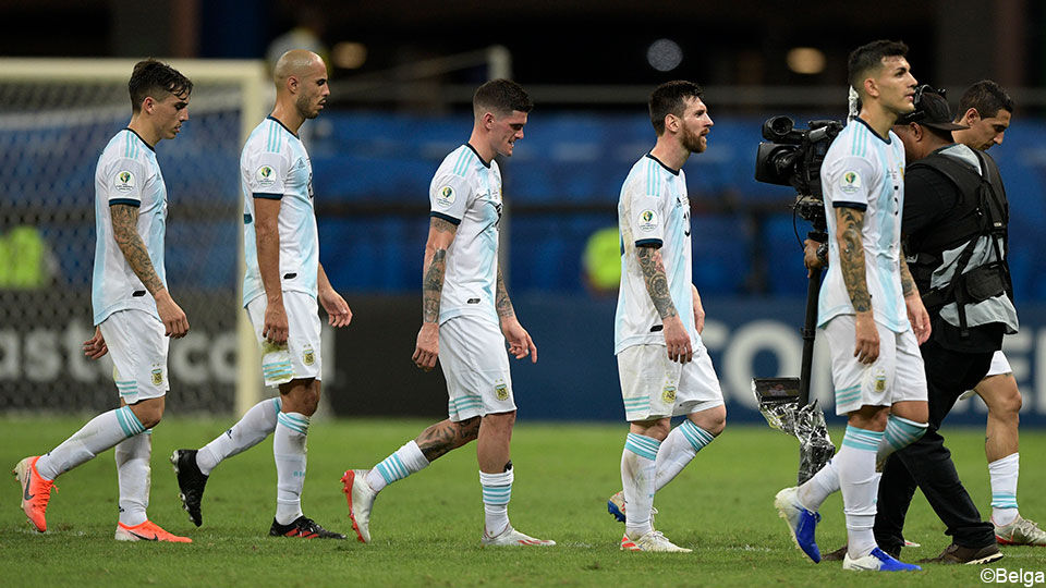 Argentinië, met Messi als tweede van rechts, blaast de aftocht.