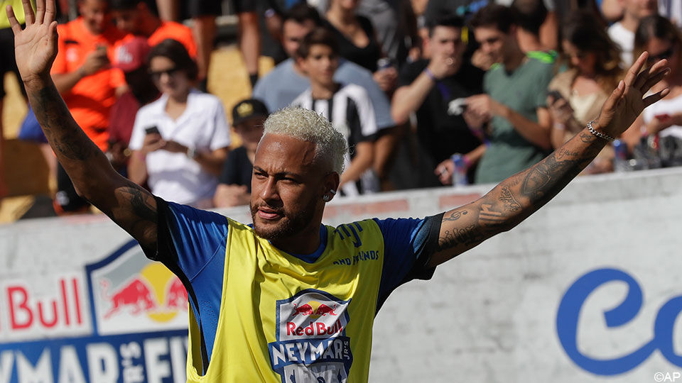 Neymar toonde alweer een nieuwe look in Brazilië.