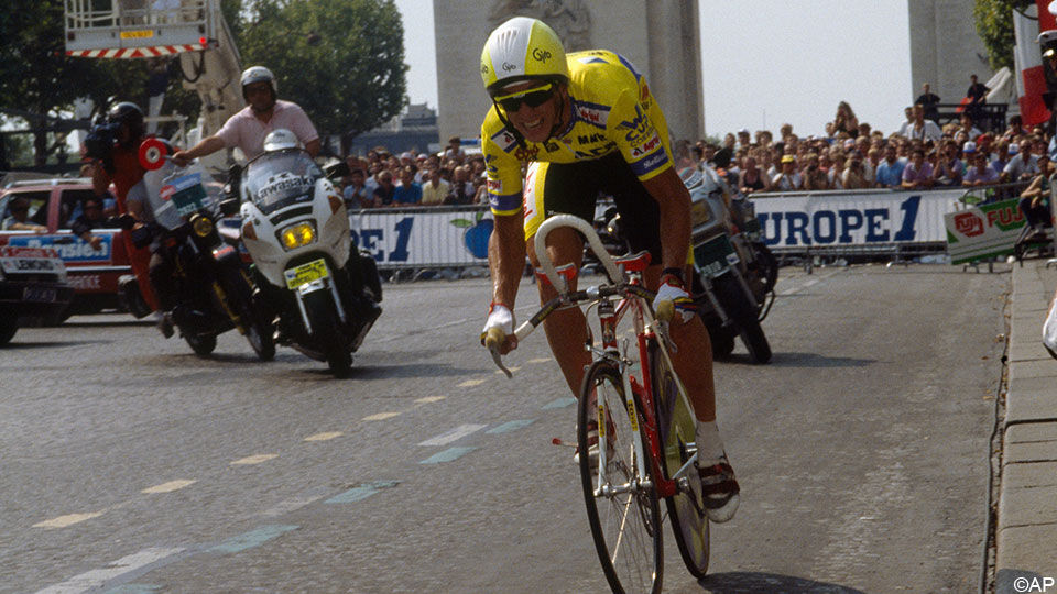 Greg LeMond op weg naar winst in de Tour van 1989.