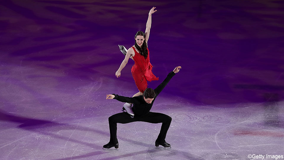 Tessa Virtue (boven) en Scott Moir op de Winterspelen van 2018 in PyeongChang.
