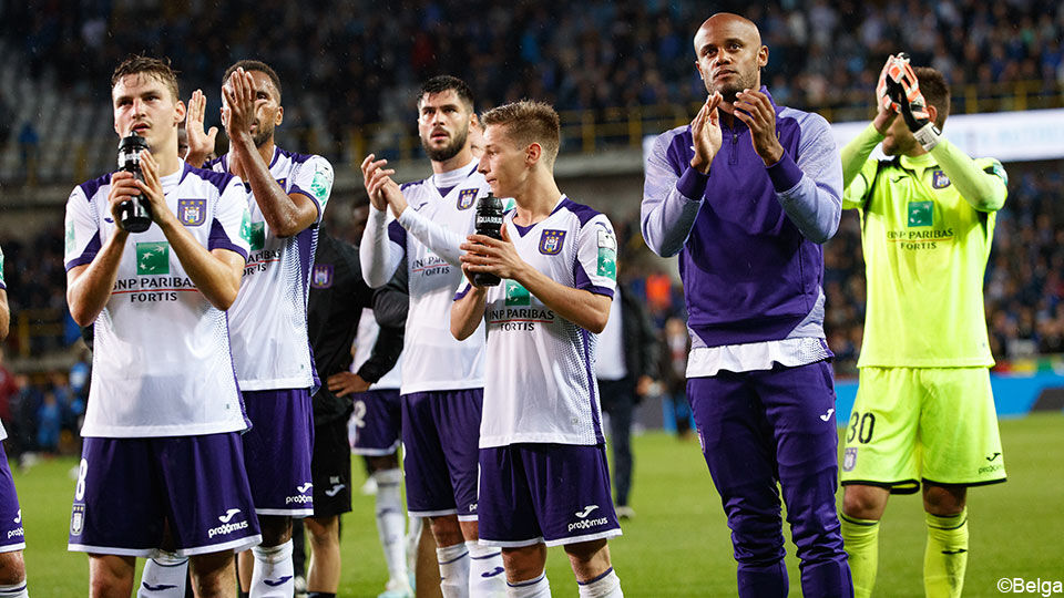 Kompany en co gaan de Anderlecht-fans groeten na de 2-1 op Club Brugge.