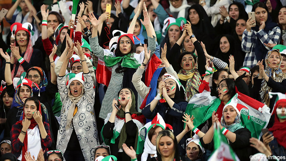 De Iraanse vrouwen zagen 14 goals in het stadion van Teheran.