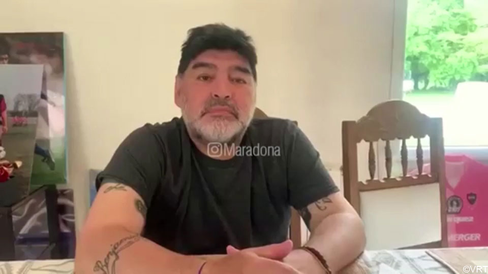 Diego Maradona tijdens zijn boodschap. 