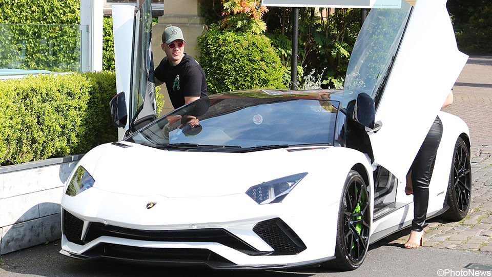 Doelman Ederson met z'n Lamborghini Aventador