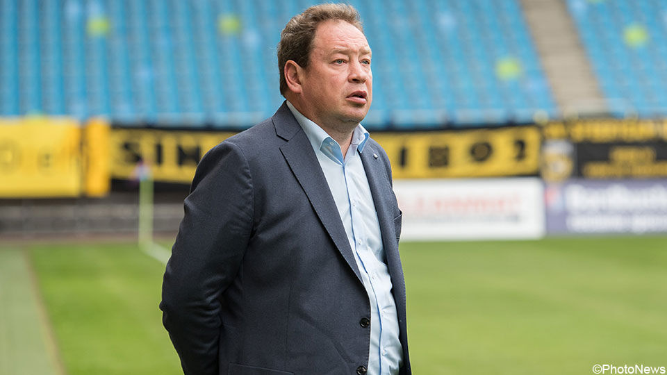 Leonid Sloetski is niet langer de trainer van Vitesse.