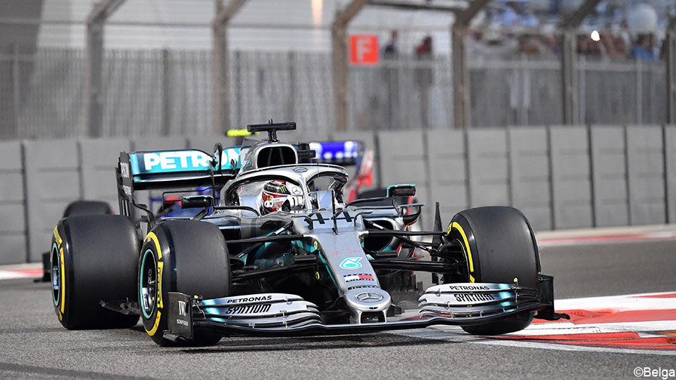 Lewis Hamilton start zondag vanaf de pole.