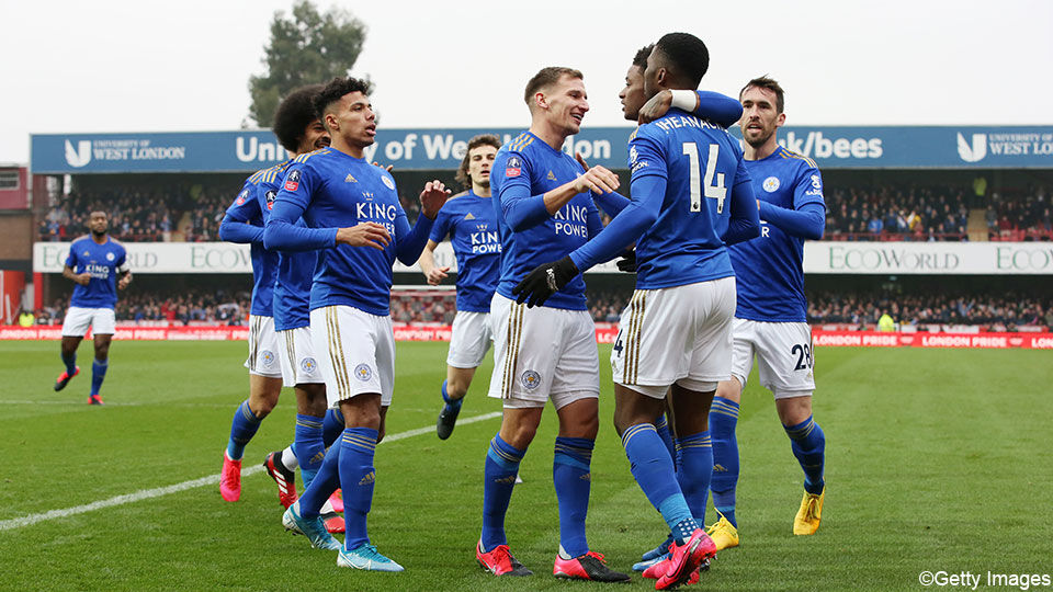 De Leicester-spelers vieren de 0-1.