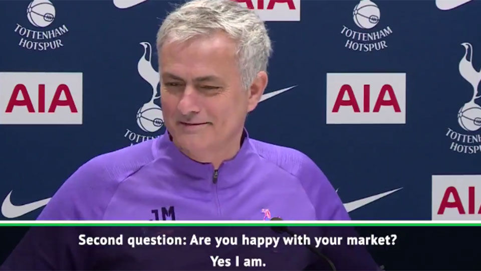 José Mourinho voelt zich kiplekker in Londen.