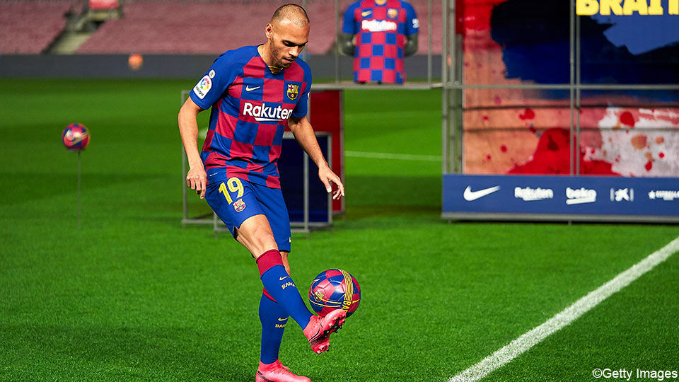 Martin Braithwaite jongleert in Camp Nou.