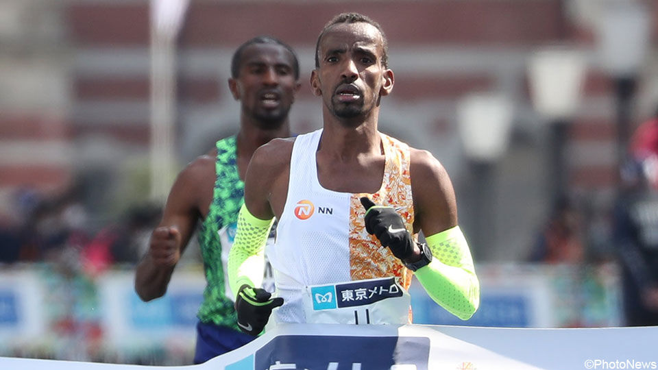 Bashir Abdi deed 1'25" beter dan zijn record in oktober 2019 in Chicago.