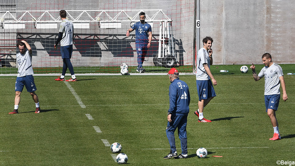 De Bayern-spelers stonden voor het eerst in 3 weken weer op het trainingsveld.