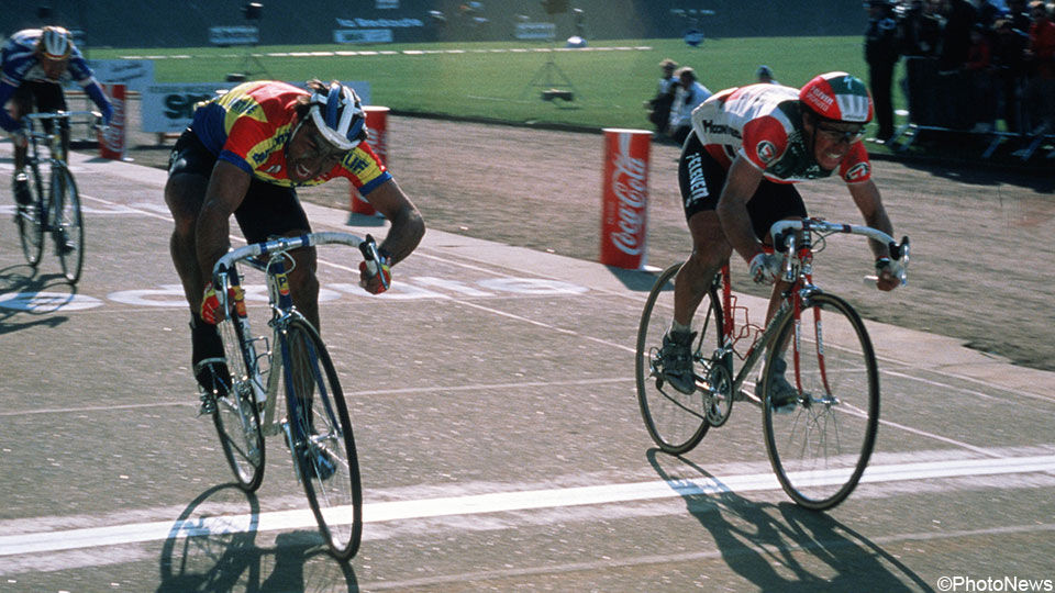 Eddy Planckaert won 30 jaar geleden Parijs-Roubaix na een millimetersprint.