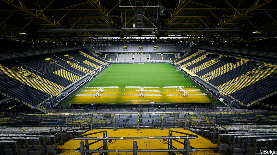 Het lege stadion van topclub Borussia Dortmund.
