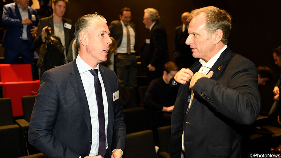Peter Bossaert (rechts) is de CEO van de Koninklijke Belgische Voetbalbond.