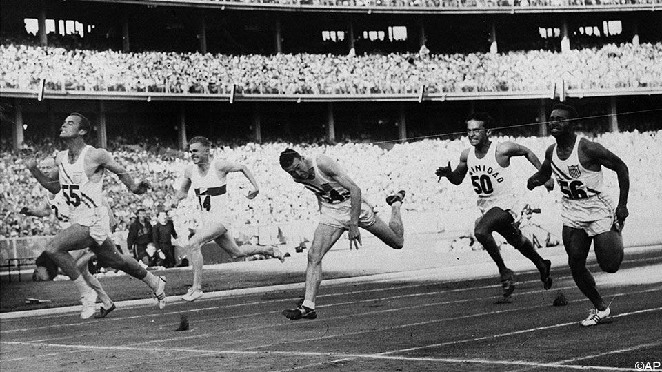 Morrow verzamelde 3 gouden medailles op de Spelen in Melbourne in 1956.