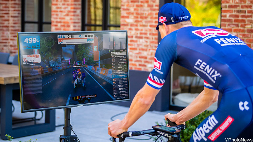 Mathieu van der Poel strijdt dit weekend mee in de virtuele Tour de France.