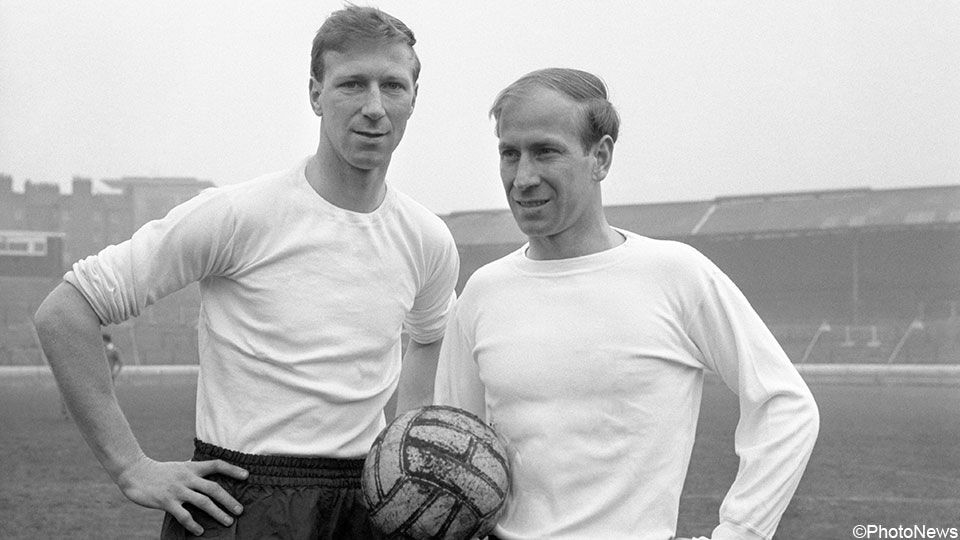 Jack Charlton (links) met zijn broer Bobby Charlton (rechts).