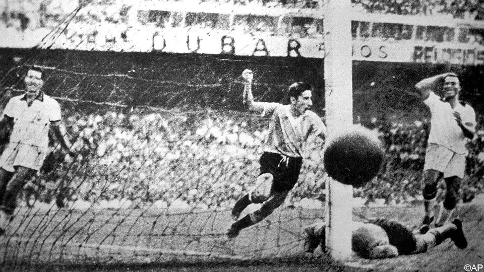 199.854 toeschouwers woonden Brazilië-Uruguay bij in het Maracanastadion, nog steeds een absoluut record. 